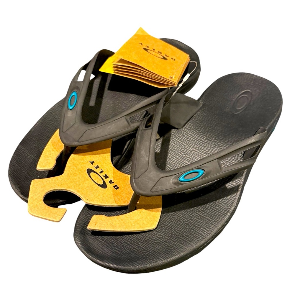 Oakley slippers size 6 1/2